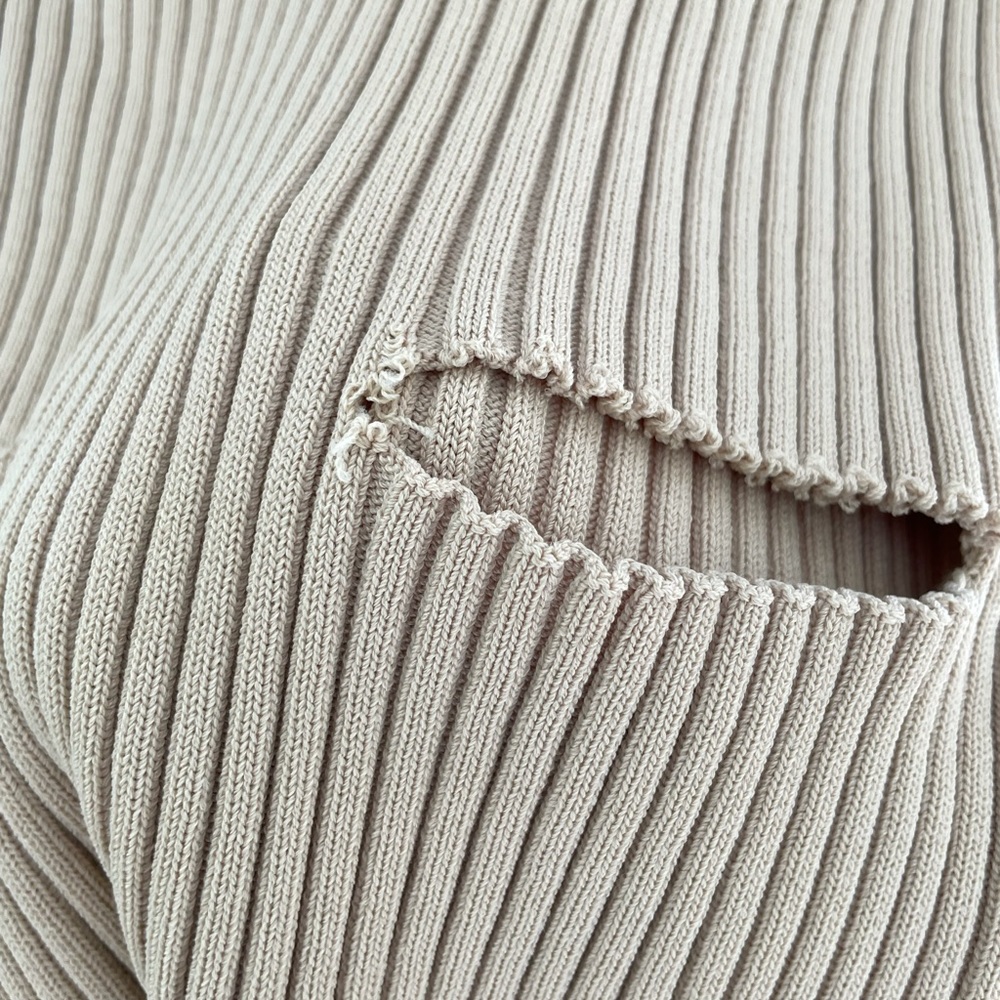 Jacquemus La Montagne cutout knit sweater - Picture 5 of 5